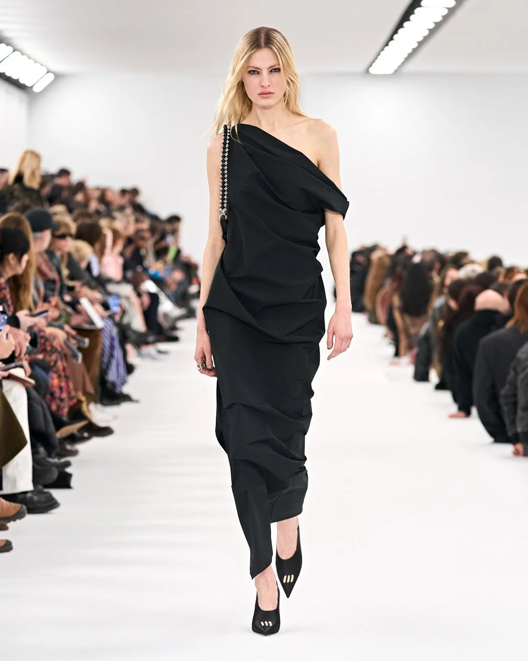 Givenchy Fall-Winter 2023: Women's Ready-To-Wear Collection — SSI Life